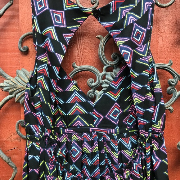 A8 Roxy Dress graphic print XS Back Cutout - Picture 7 of 8